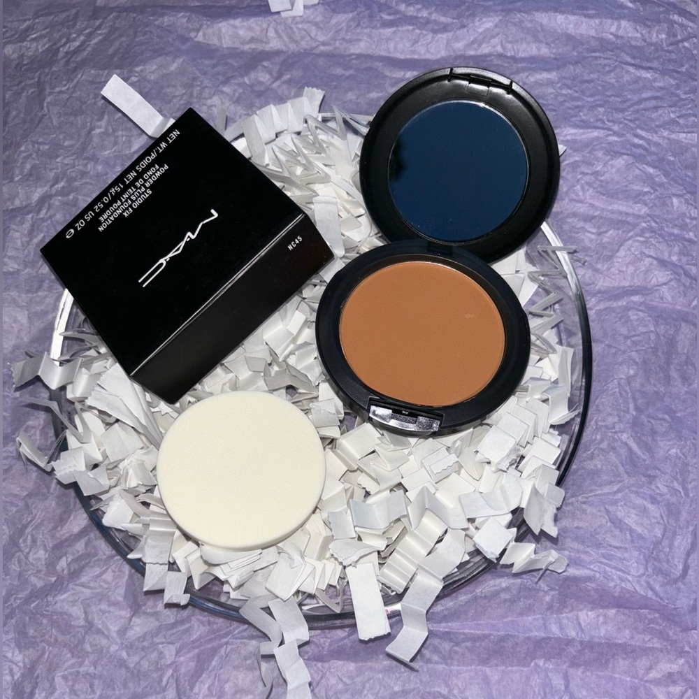 🦄 NWT Mac Powder + Foundation Studio Fix NC45 🦄